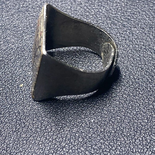 Ring with liquid glass tree design like new, multicolor