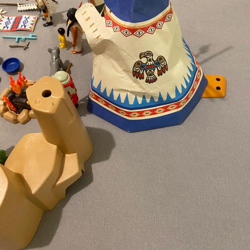 Playmobil Indian family set used with missing parts