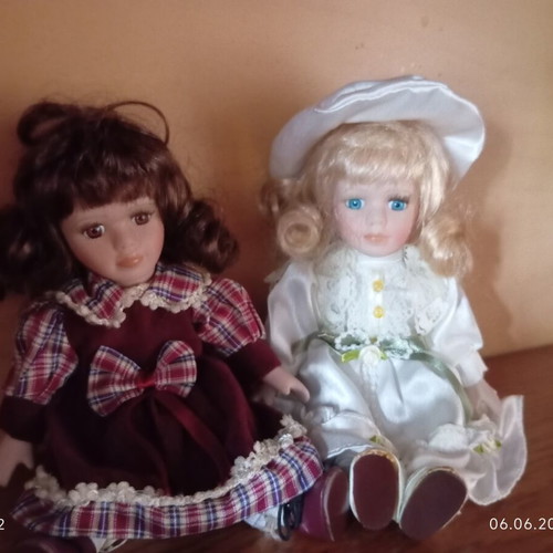 Dolls like new
