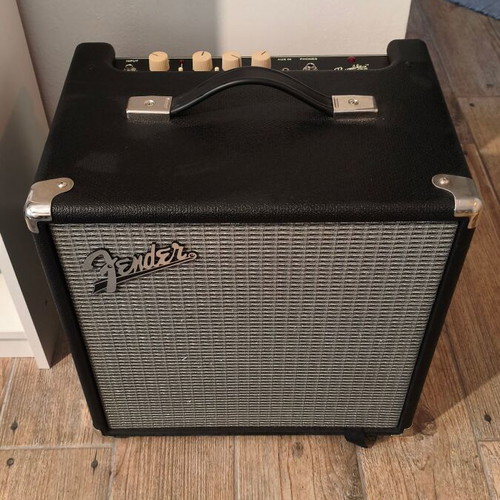 Fender Rumble 25W Bass Amplifier with Roland RH-5 Headphones like new