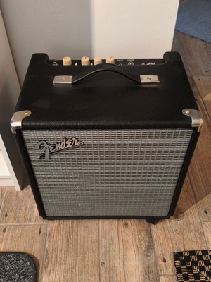 Fender Rumble 25 bass amplifier with Fender 1m cable