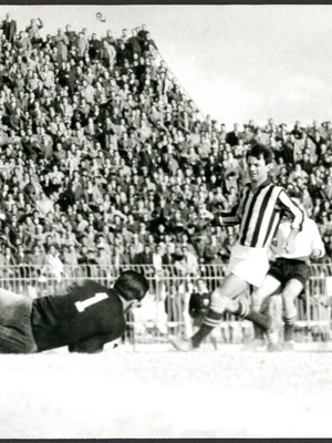Olympiacos 1961 photograph used, authentic