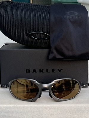 Oakley Romeo sunglasses like new, gray and brown