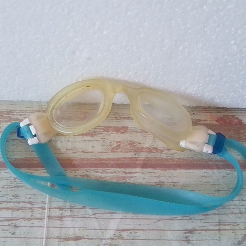 Swimming goggles used in good condition