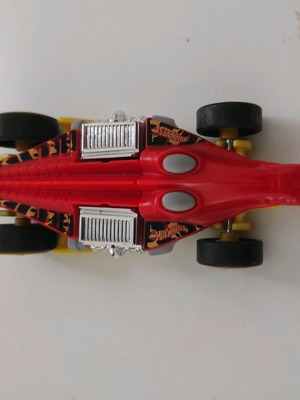 Hot Wheels μεταλλικό αυτοκινητάκι σε σχήμα δράκου, κόκκινο