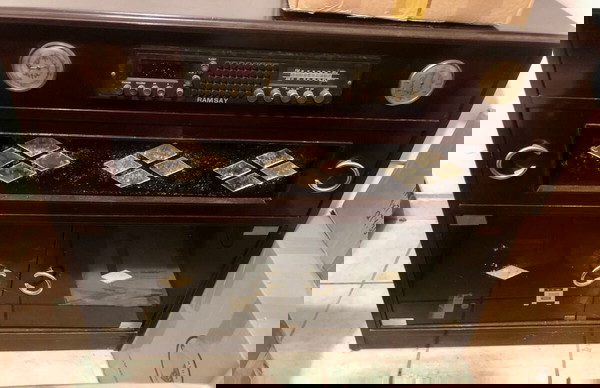 έπιπλο τηλεόρασης