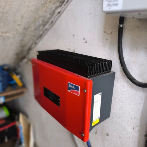 SMA Sunny Island 2422 and Sunny Boy 2100TL inverters like new with SRC-20 controller