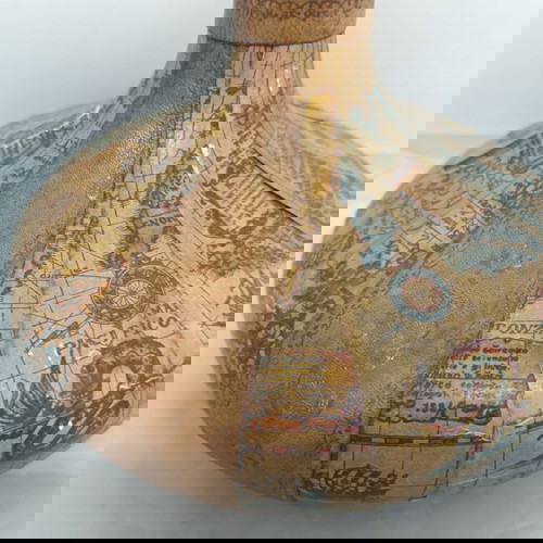 Бутилка ваза от Италия използвана, хартия и кожа