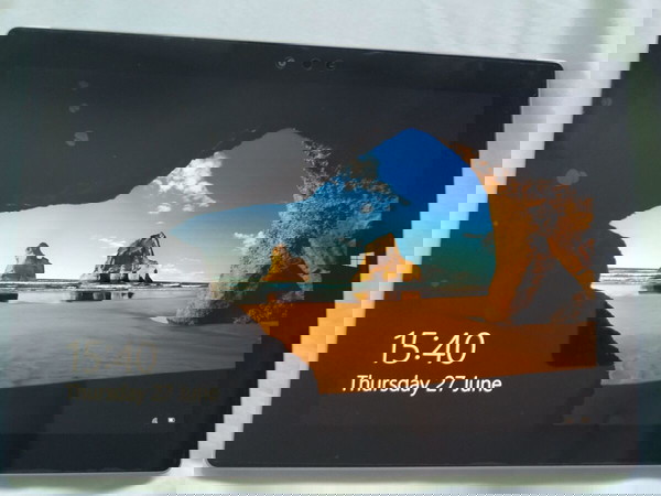 Microsoft Surface 3 tablet + θήκη + ζελατίνη