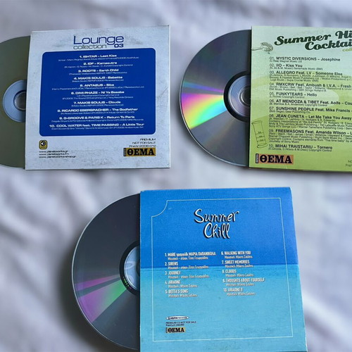 CD collection of 5 lounge and chill music compilations like new