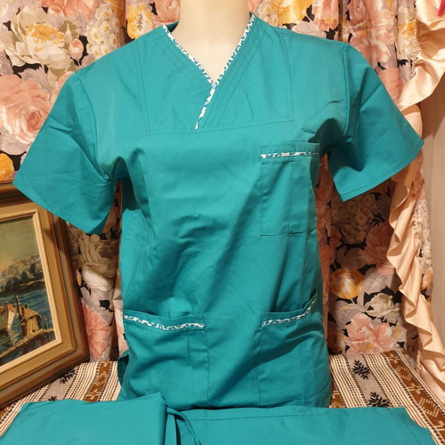 Medical nursing scrub set with blouse and 2 pants like new, green size XS