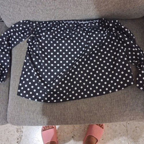 Blouse off-the-shoulder polka dot size Medium like new