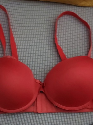 Jolinesse bra size 85 D used, coral color