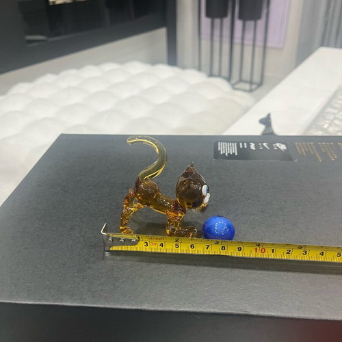 Glass cat miniature like new, handmade with details