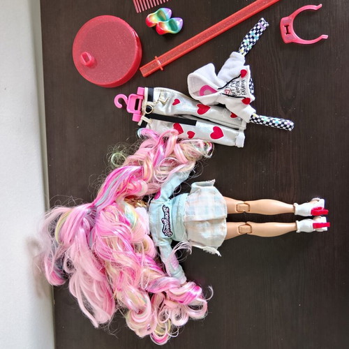 Rainbow High Kia Hart Special Edition fashion doll, complete set