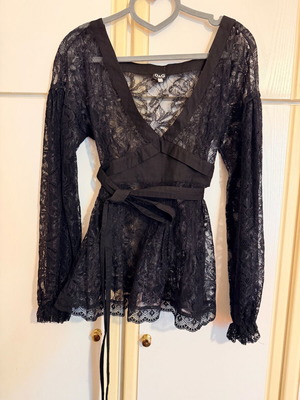Dolce&Gabbana Дамска Дантелена Блуза като нова, 44IT, черна