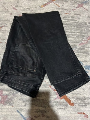 Black jeans used H&M size 29-32, black