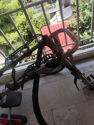 Tow bar bike rack for 4 bicycles used, tires need replacement