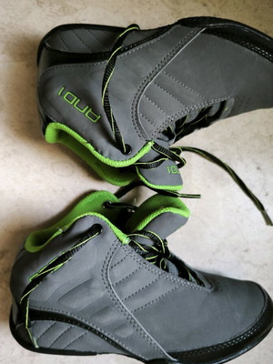 AND1 παιδικά αθλητικά μέγεθος 33 σαν καινούργια, γκρι