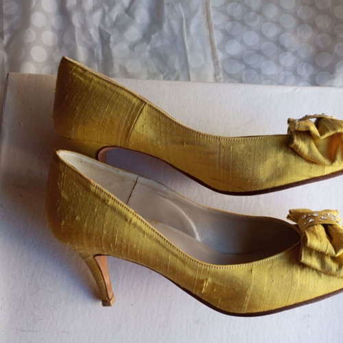 Vintage handmade yellow heels by Kehagiopoulos like new, size 39