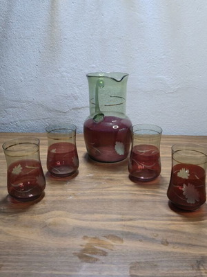 Vintage Two-Tone Glass Set with Pitcher and 4 Glasses like new
