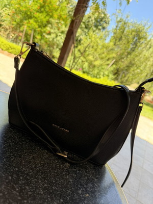 David Jones crossbody bag like new, black, spacious with strap