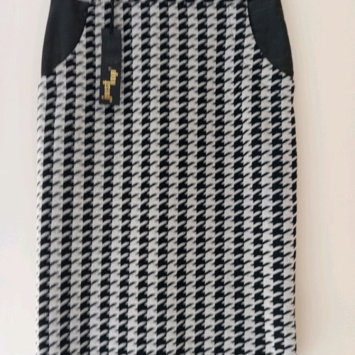 Elastic midi skirt black and white new, size S