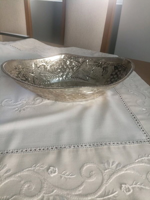 Silver-plated hammered fruit bowl like new