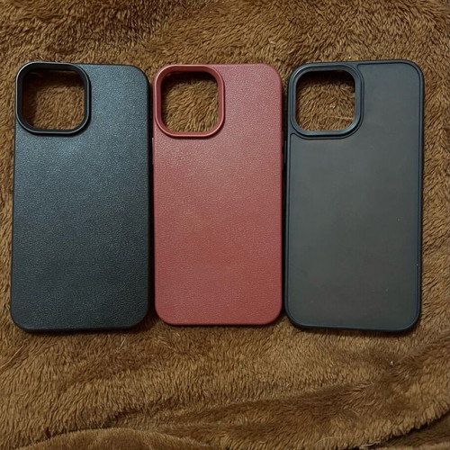 iPhone 13 Pro Max cases like new, pack of 23