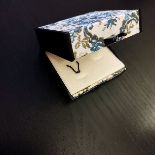 Blue and white floral jewelry box like new