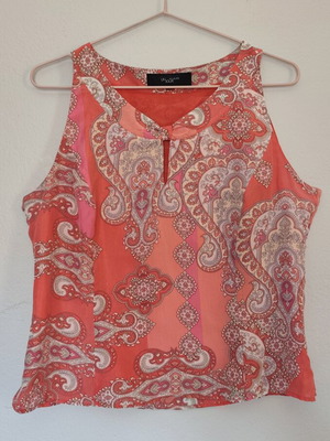 Silk sleeveless top Un Jour Ailleurs like new, pink coral paisley