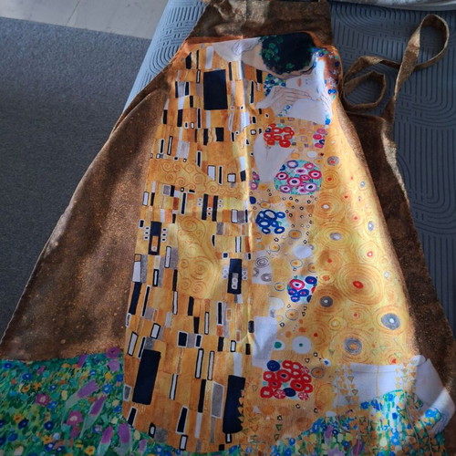 Kitchen apron in excellent condition