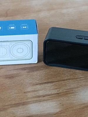 Bluetooth speaker with FM radio like new, 10W