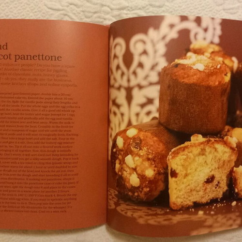 Cake magic cookbook like new in English