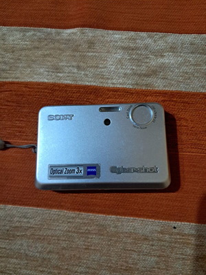 Sony Cyber-shot DSC-T3 digital camera like new, 5.1 Mp