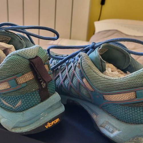 Salewa hiking shoes size 38 with reinforced toe and heel, blue