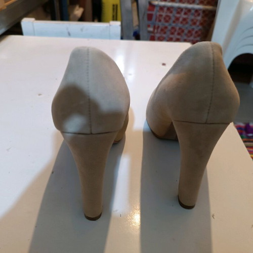 Tip Toe Mango beige suede pumps like new, size 38