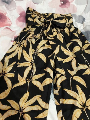 Φλοράλ παντελόνα σαν καινούργια, one size, μαύρη με κίτρινα λουλούδια