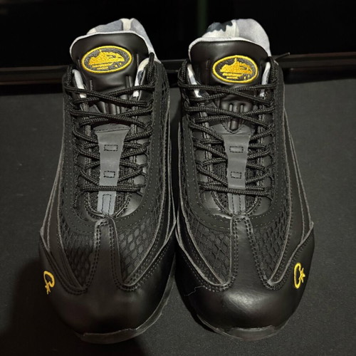 Nike sneakers new black with yellow details size 43