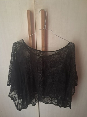 Μαύρο δαντελένιο crop top σαν καινούργιο με φαρδιά μανίκια