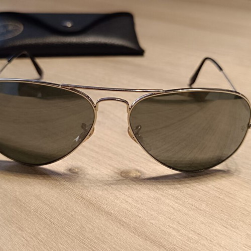 Ray Ban RB3025 Aviator sunglasses, medium size, silver frame