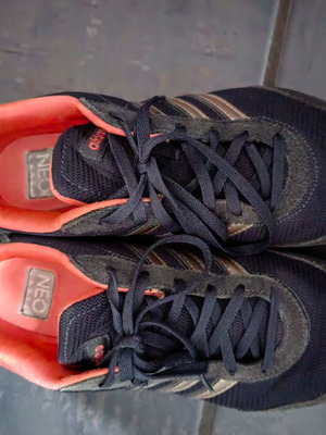 Adidas sneakers neon μεταχειρισμένα, μαύρο-χρυσό, νούμερο 40 2/3