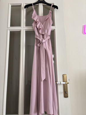 Long dress in soft pink with wrap design and ruffles, like new