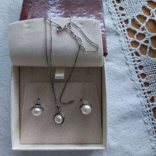 YUNO jewelry set with natural pearls and silver used