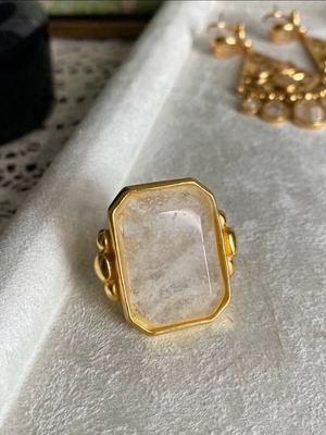 Women's ring new with natural crystal, massive, jewelry alloy