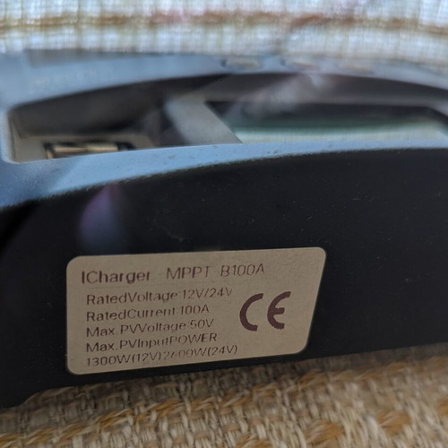 MPPT Solar Charge Controller B100 A 12/24V 100A with LCD and USB