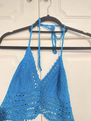 Blue knitted perforated top like new