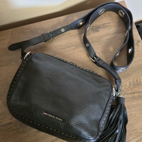 Michael Kors crossbody bag like new, black leather with tassel