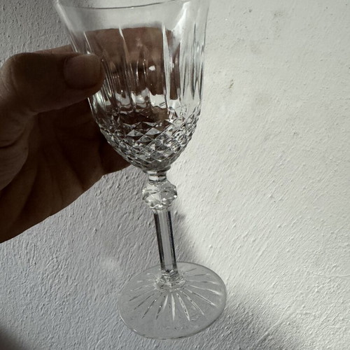 Regency Vino stemmed wine glasses with embossed decorative pattern
