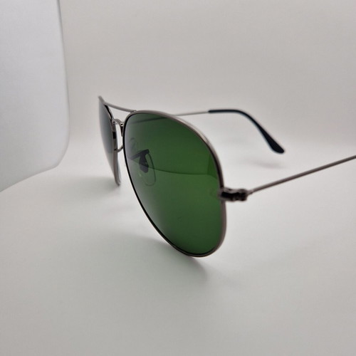 Ray-Ban Aviator Large Metal RB3025 sunglasses like new, green crystal lenses